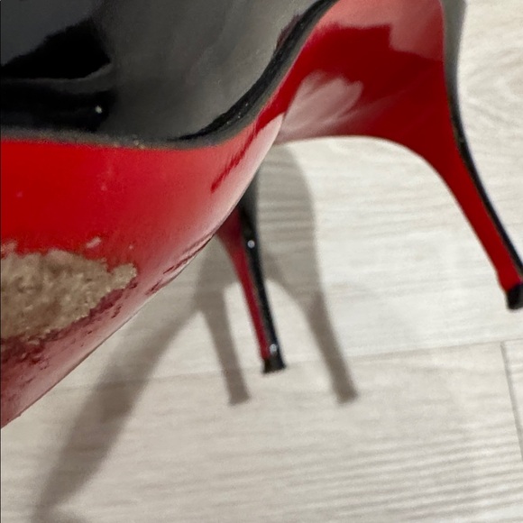 Christian Louboutin patent pointed toe Black Heels - Picture 4 of 8